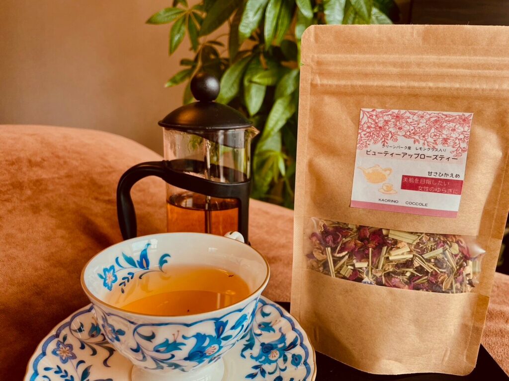 投票者に抽選でプレゼントするローズティー